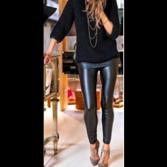 🆕️ Curvy Girls Faux Leather Leggings - Picture 2 of 7